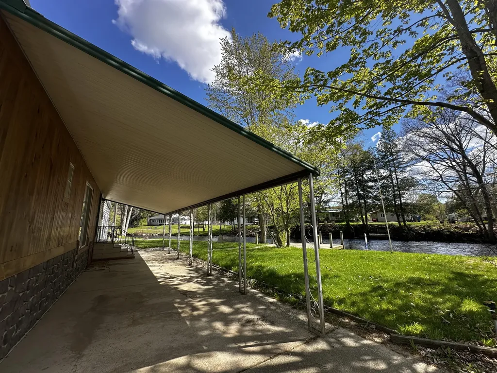 8933 E M 20 Newfield Township MI 49421