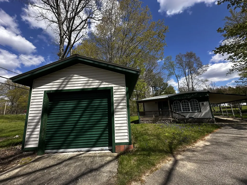 8933 E M 20 Newfield Township MI 49421