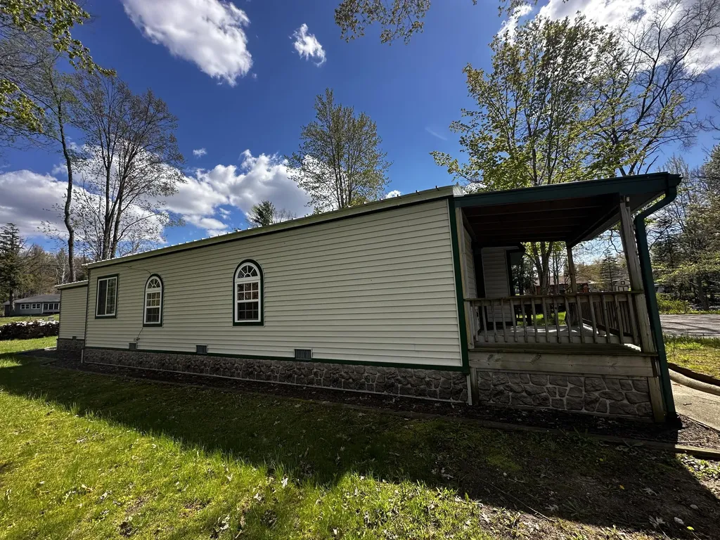 8933 E M 20 Newfield Township MI 49421
