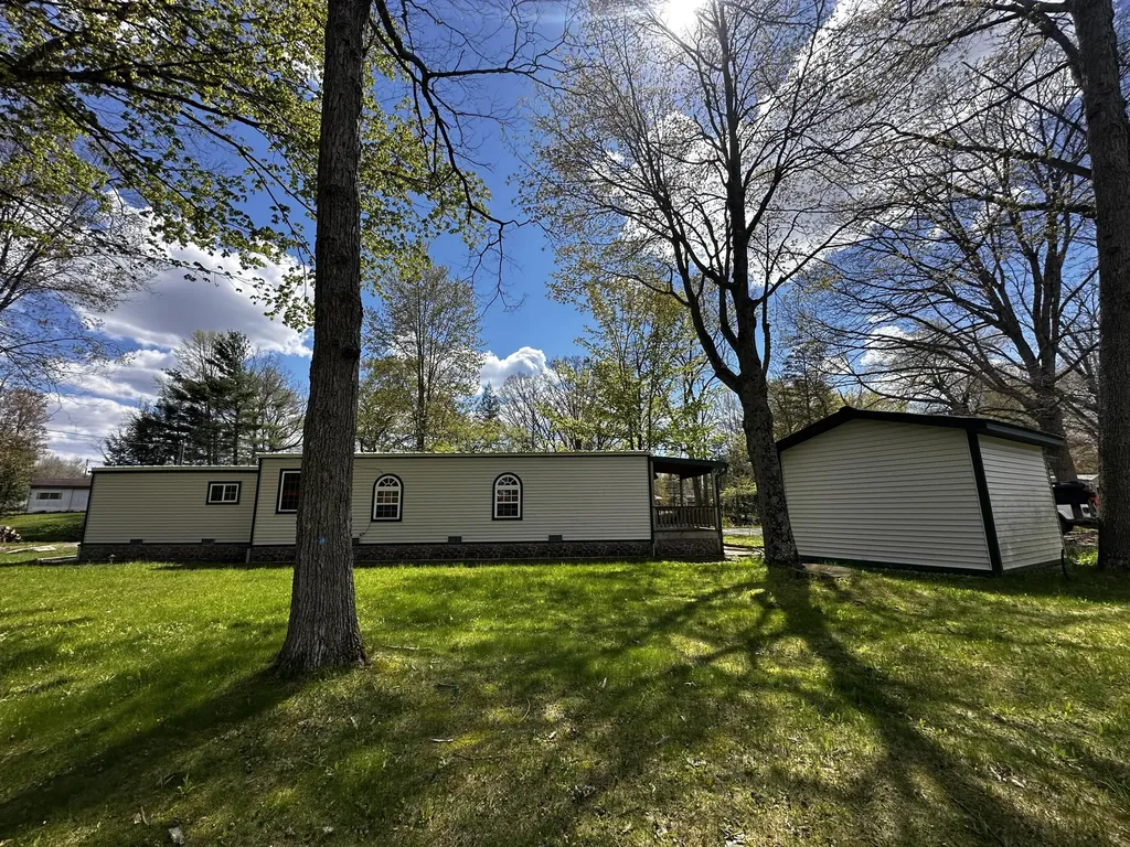 8933 E M 20 Newfield Township MI 49421