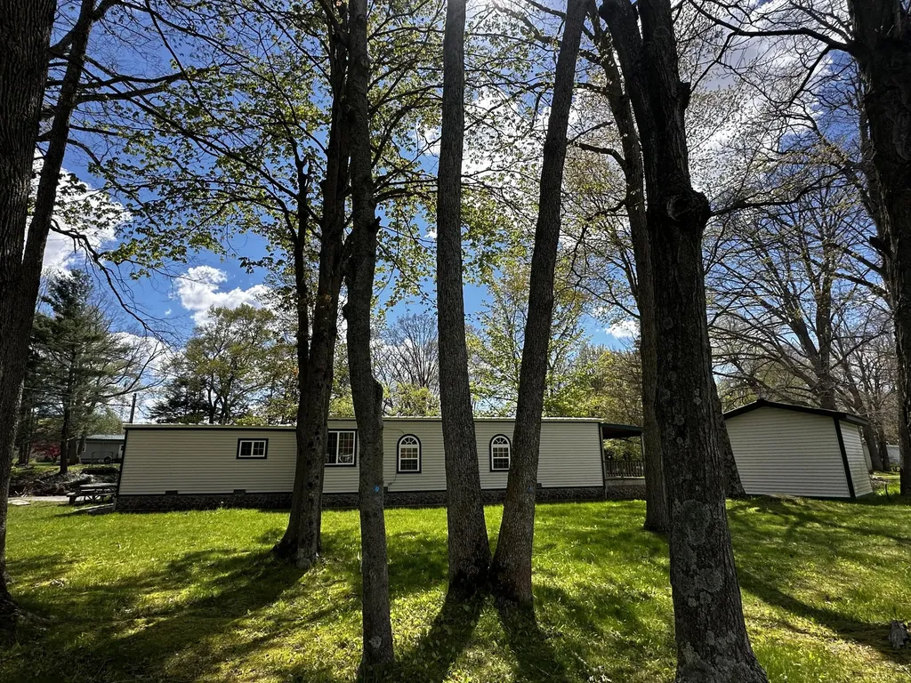 8933 E M 20 Newfield Township MI 49421