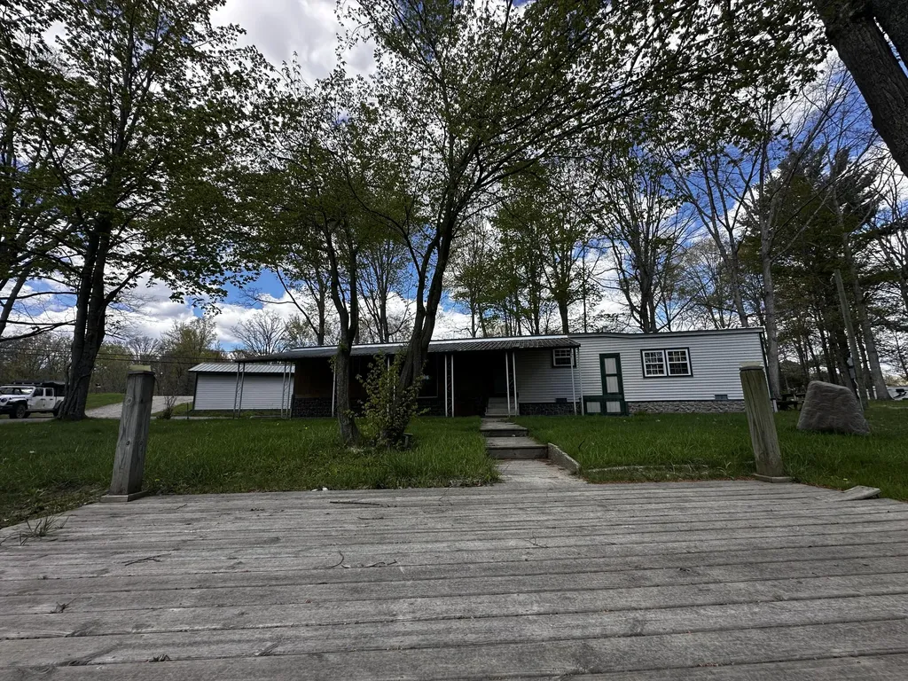8933 E M 20 Newfield Township MI 49421
