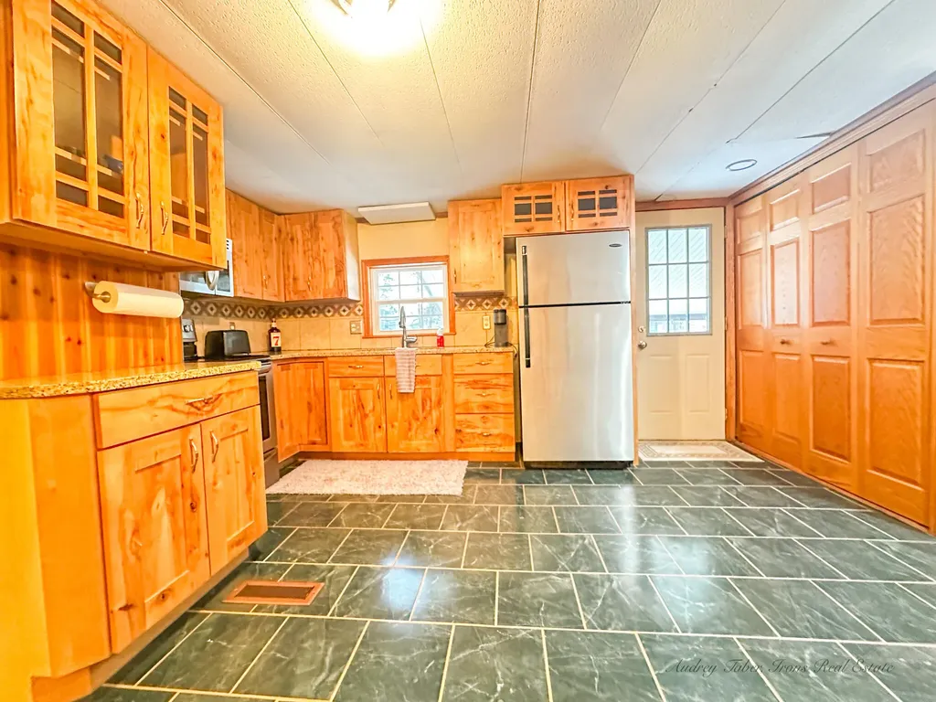 8933 E M 20 Newfield Township MI 49421