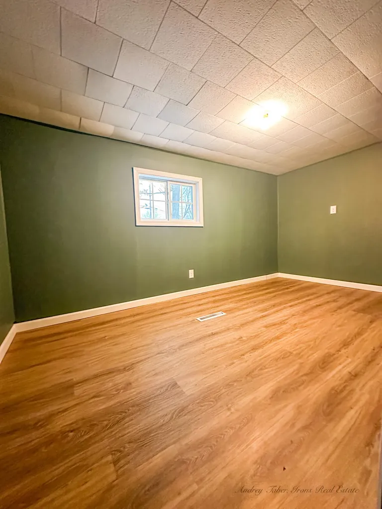 8933 E M 20 Newfield Township MI 49421
