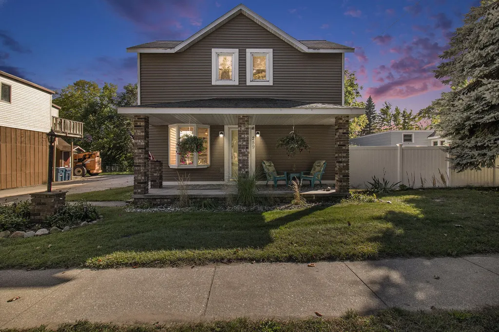 259 5th Avenue Manistee City MI 49660