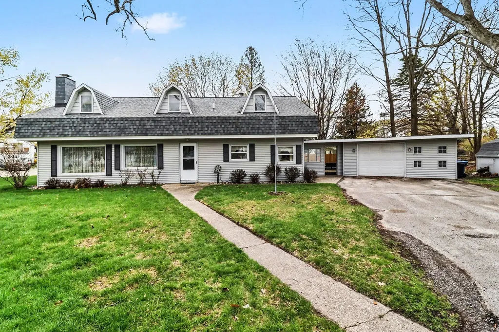 709 New William Street Ludington City MI 49431