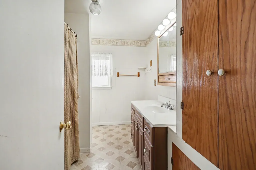 709 New William Street Ludington City MI 49431
