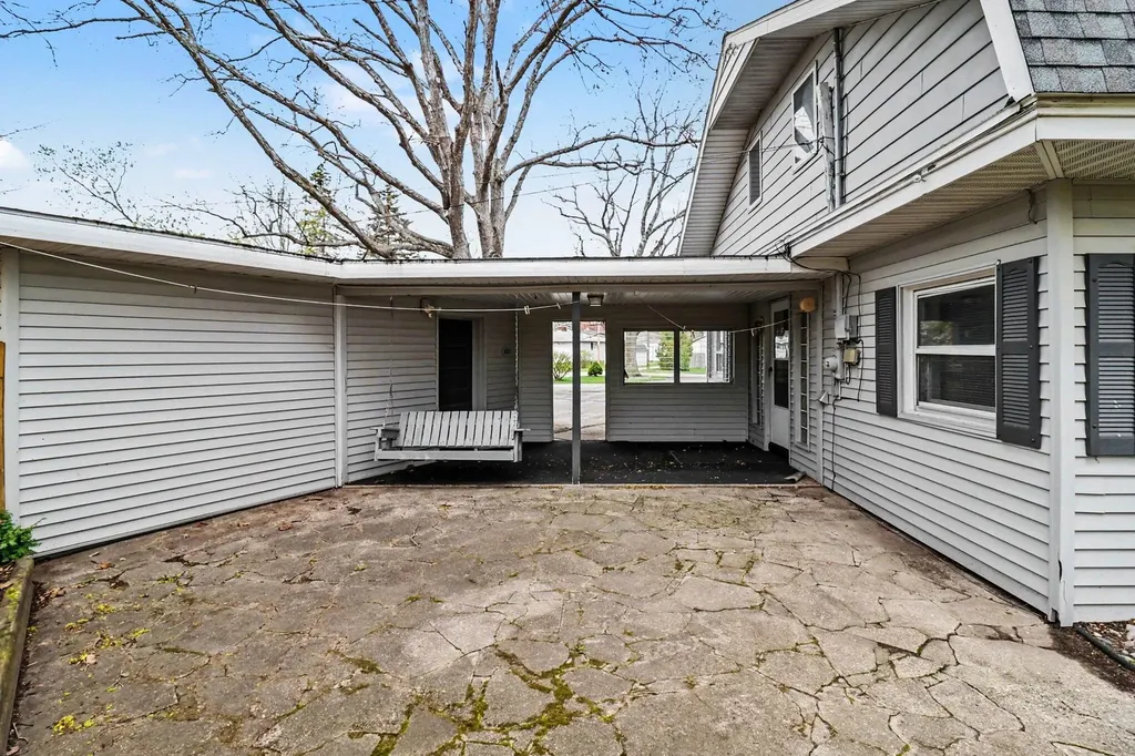 709 New William Street Ludington City MI 49431