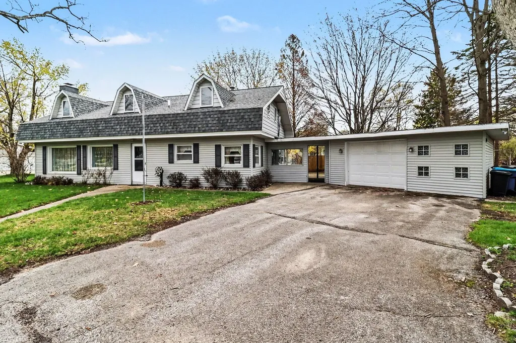 709 New William Street Ludington City MI 49431