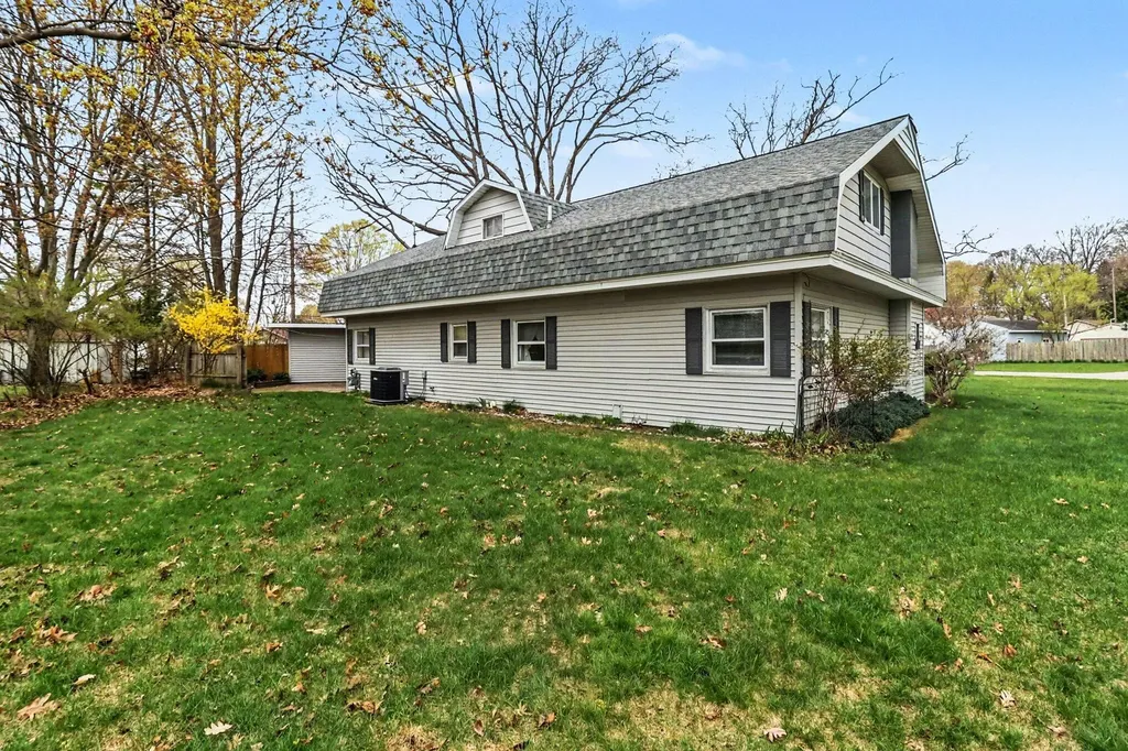 709 New William Street Ludington City MI 49431
