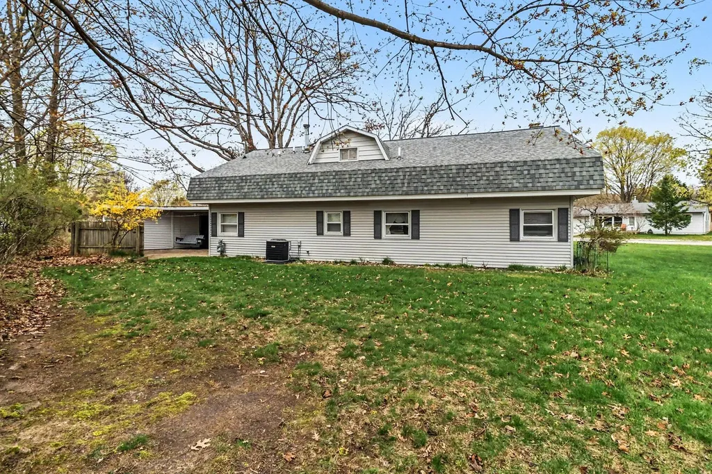 709 New William Street Ludington City MI 49431