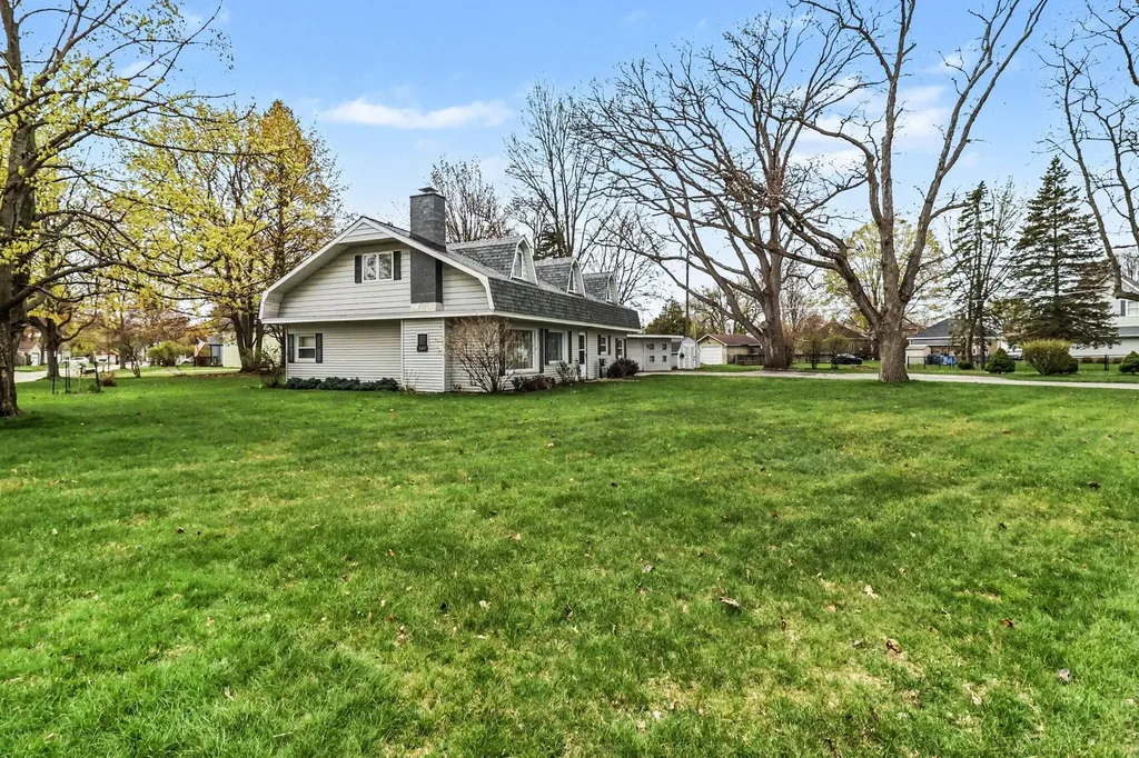 709 New William Street Ludington City MI 49431