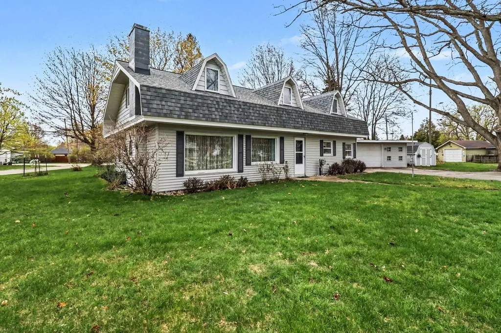 709 New William Street Ludington City MI 49431