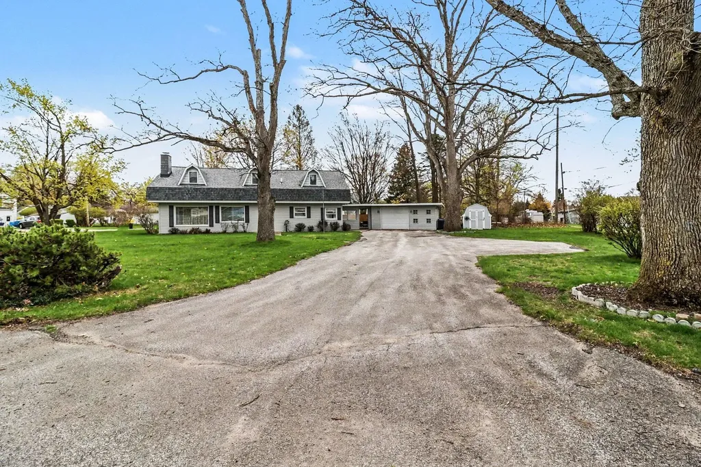 709 New William Street Ludington City MI 49431