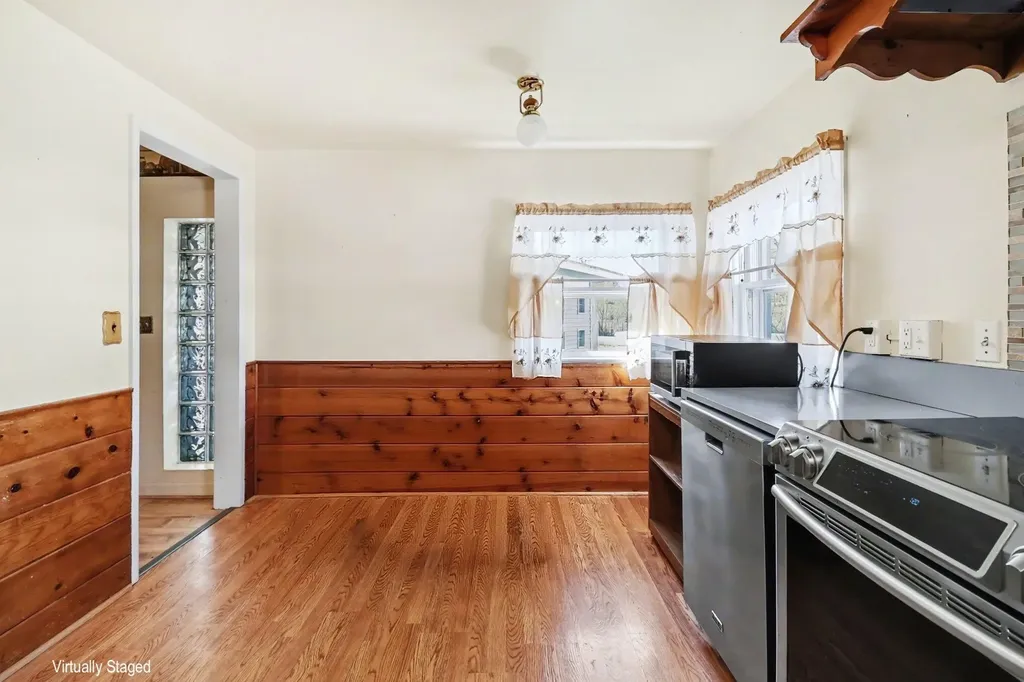 709 New William Street Ludington City MI 49431