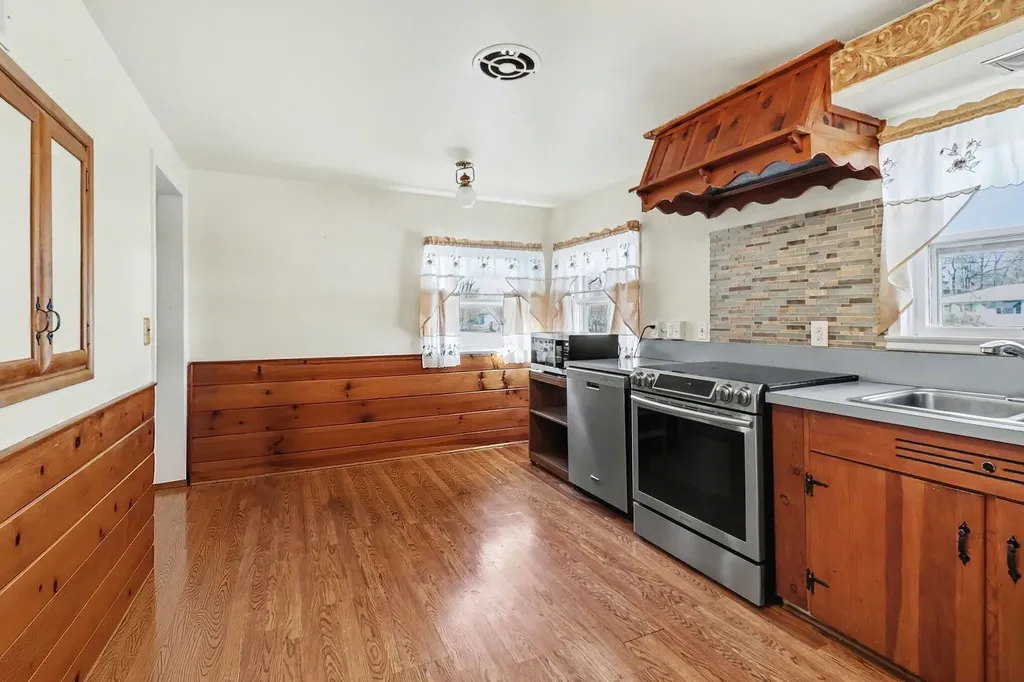 709 New William Street Ludington City MI 49431