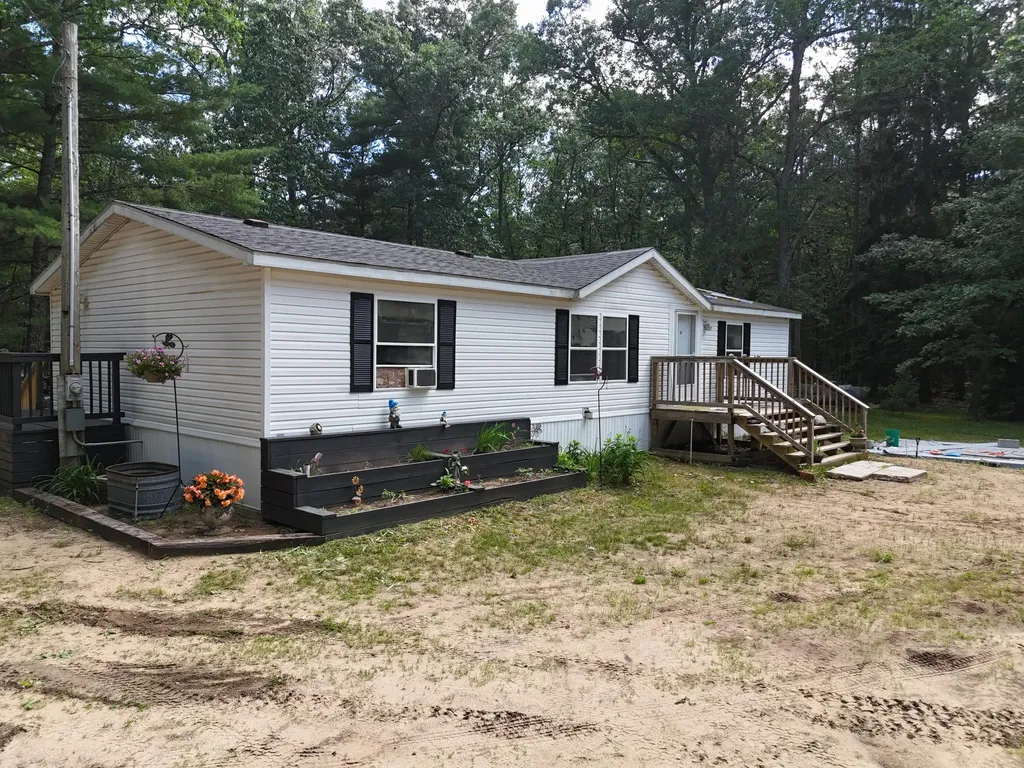 18233 Old House Road Norman Township MI 49689