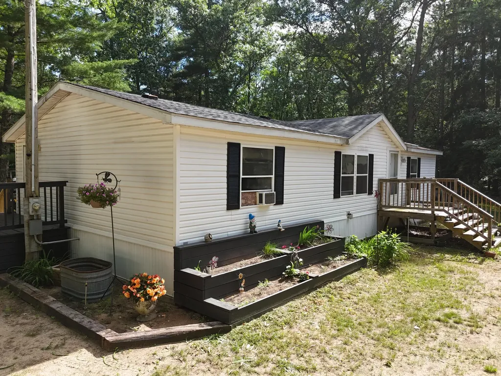 18233 Old House Road Norman Township MI 49689