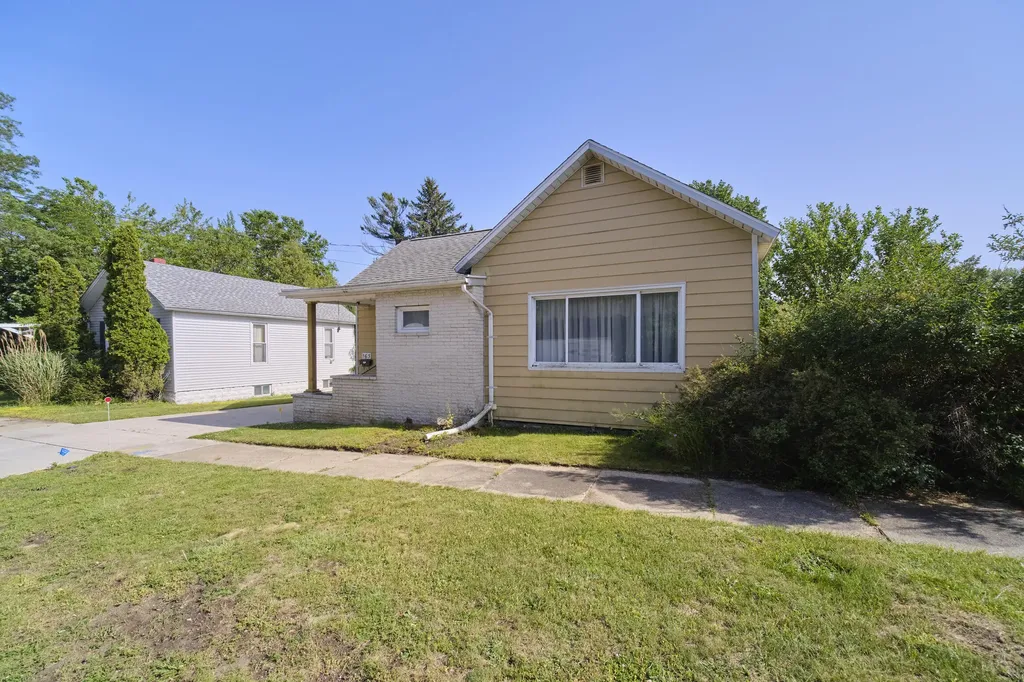 163 Van Buren Street Manistee City MI 49660