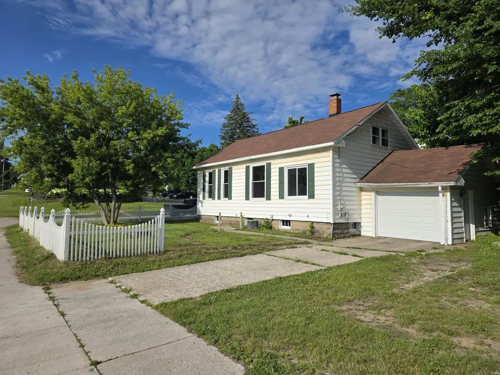 328 4th Street Manistee City MI 49660