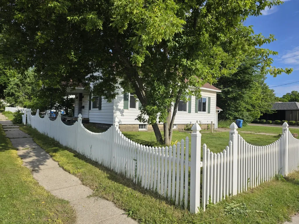 328 4th Street Manistee City MI 49660