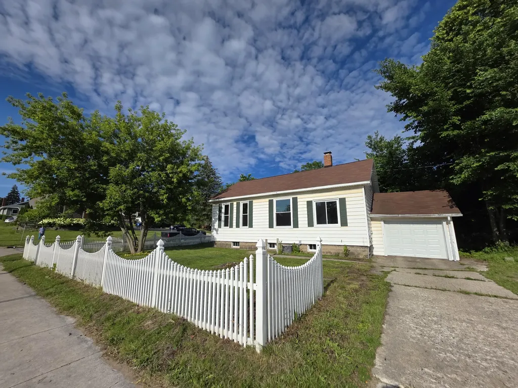328 4th Street Manistee City MI 49660