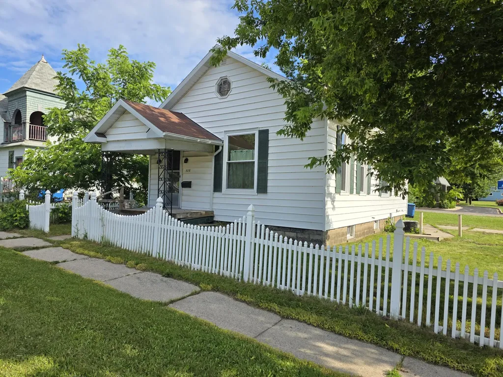 328 4th Street Manistee City MI 49660