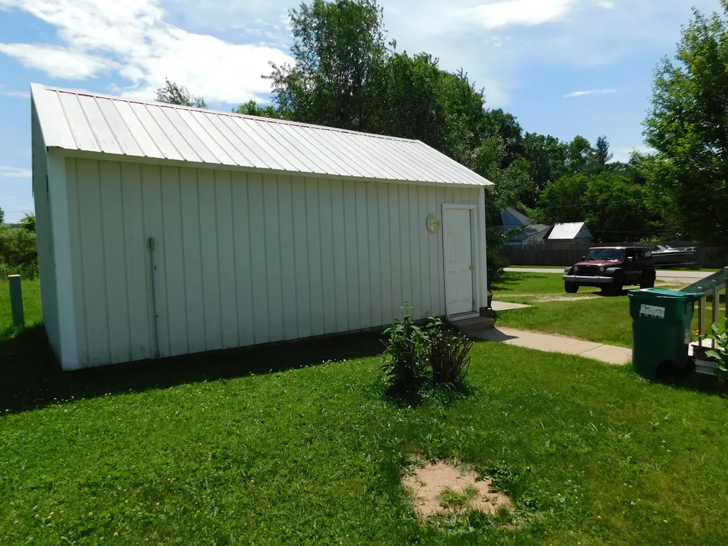 250 N Davis Street Unknown City MI 49638
