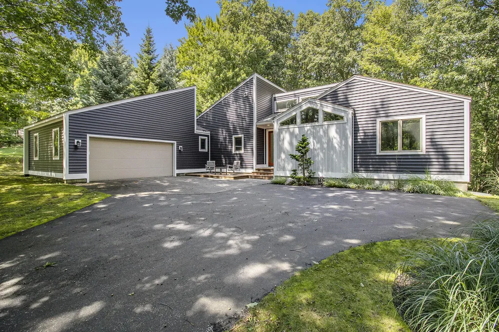 5410 W Oak Ridge Drive Hamlin Township MI 49431