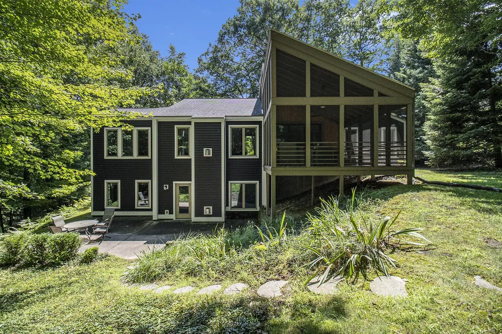 5410 W Oak Ridge Drive Hamlin Township MI 49431