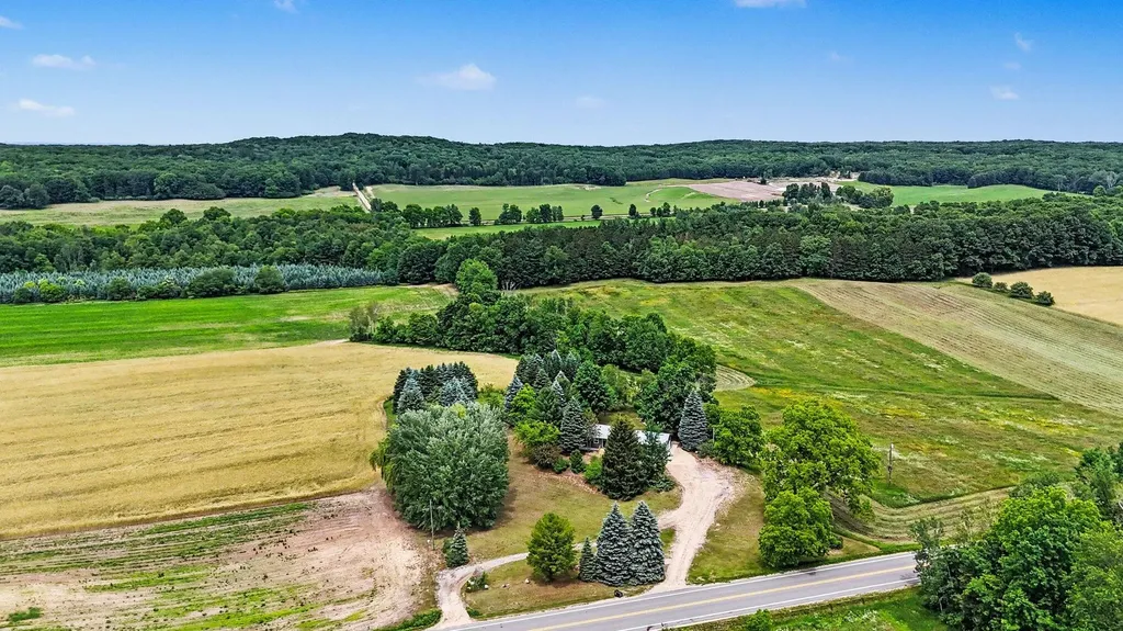 2209 E Madison Road Crystal Township MI 49420