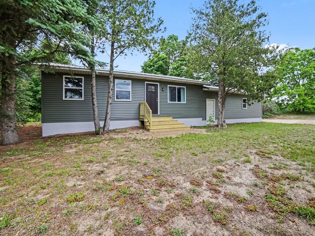 2209 E Madison Road Crystal Township MI 49420
