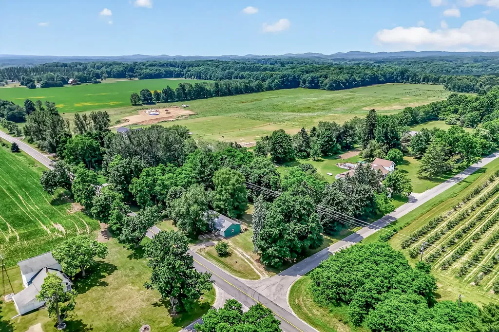 2423 S 40th Avenue Benona Township MI 49455