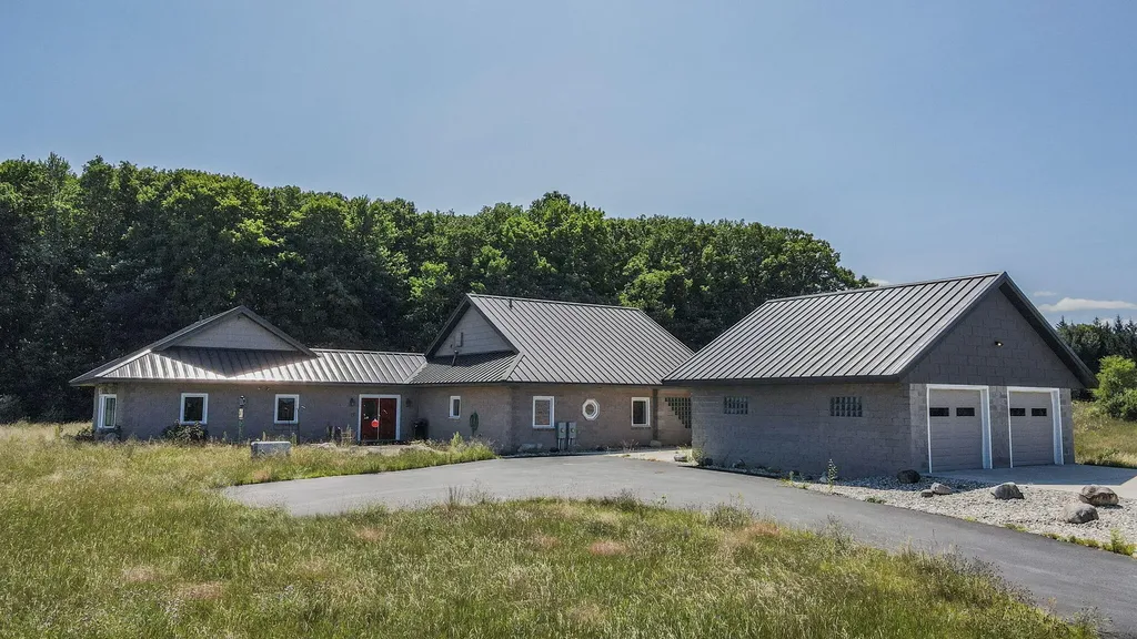 11425 Kerry Road Brown Township MI 49619
