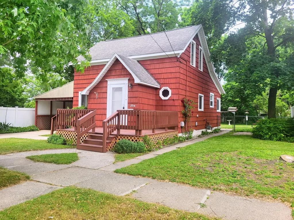 254 4th Avenue Manistee City MI 49660