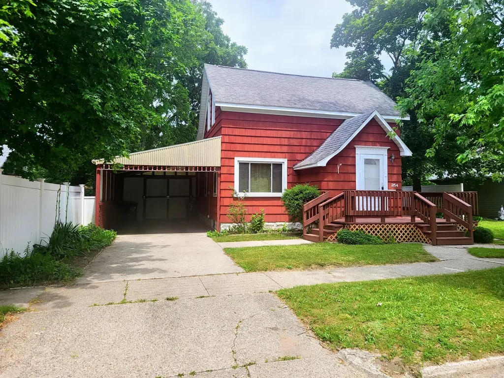 254 4th Avenue Manistee City MI 49660