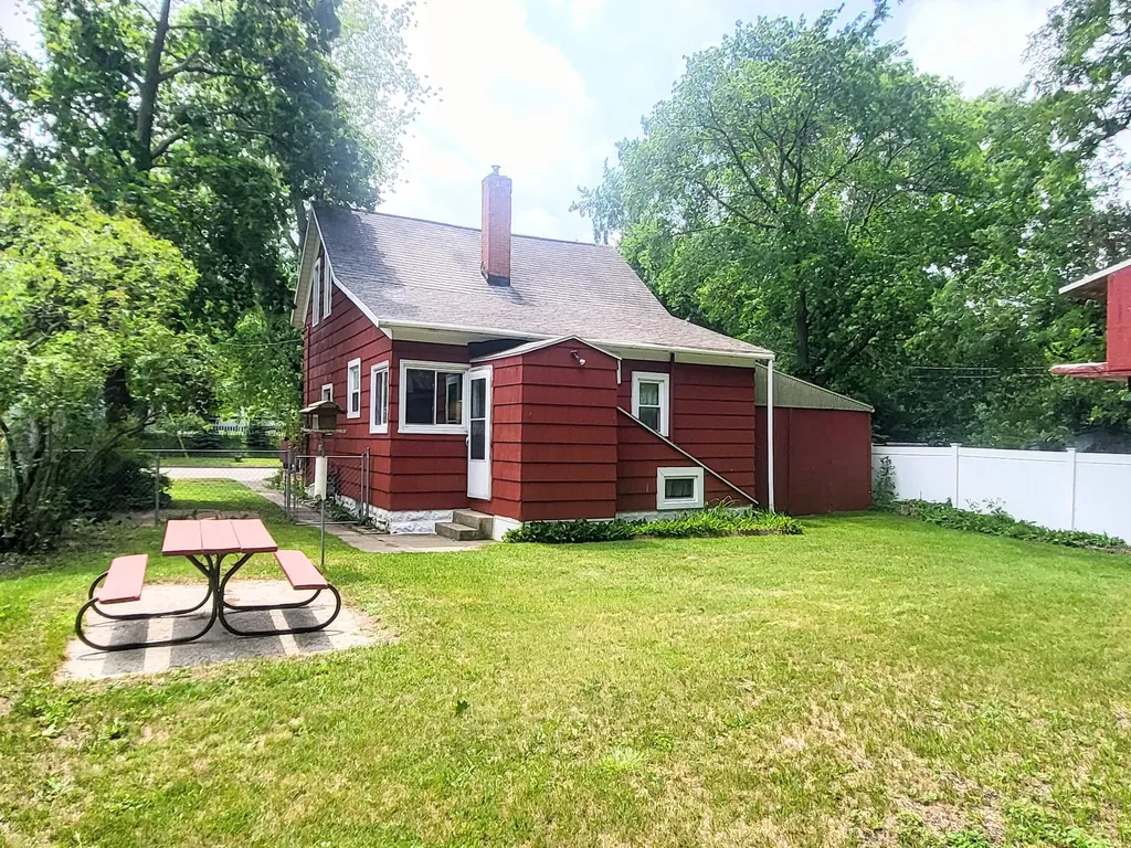 254 4th Avenue Manistee City MI 49660