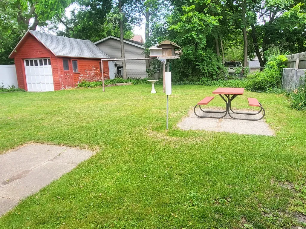 254 4th Avenue Manistee City MI 49660