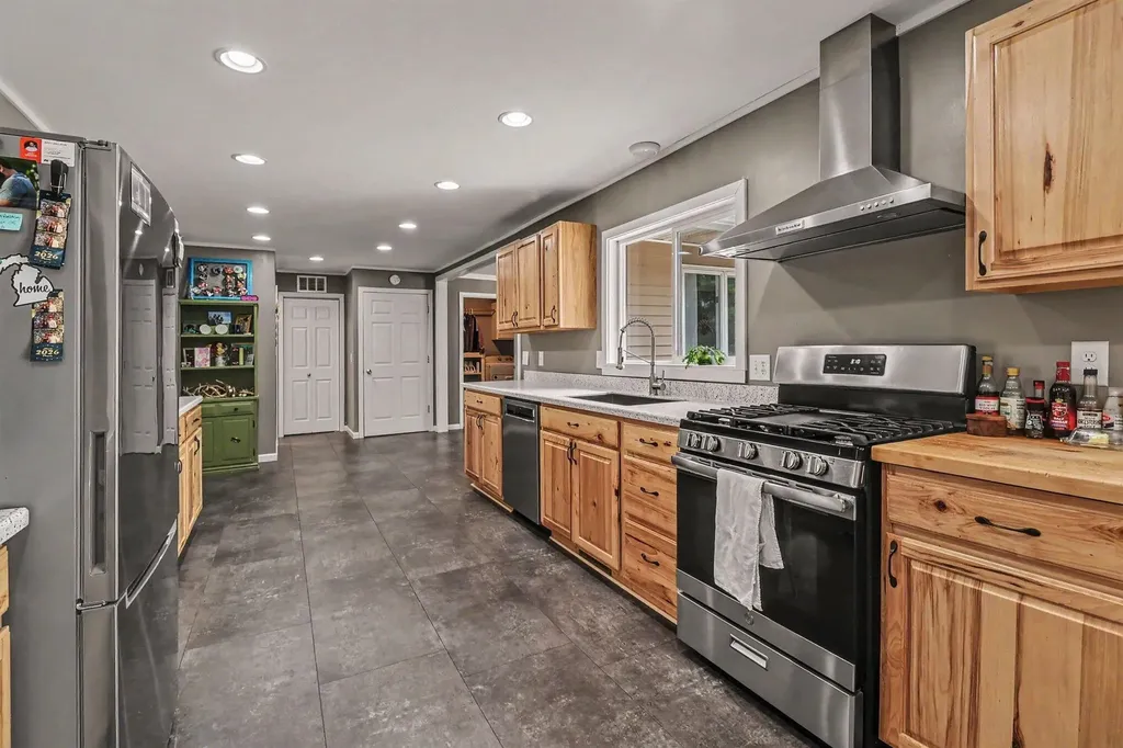 3585 N 72nd Avenue Hart Township MI 49420