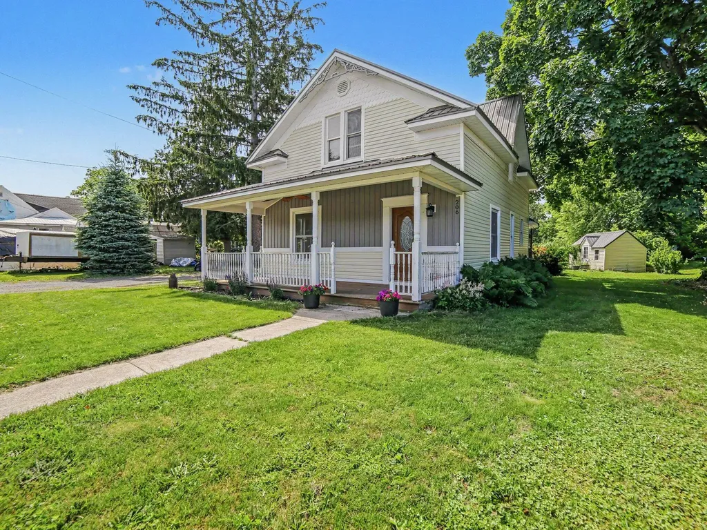 206 E Broadway Street Scottville City MI 49454