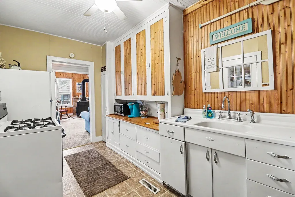 3802 N Lakeshore Drive Hamlin Township MI 49431