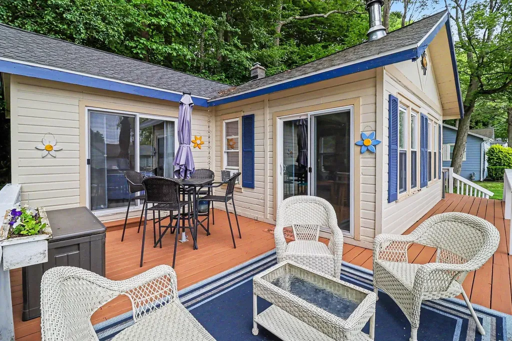 3802 N Lakeshore Drive Hamlin Township MI 49431