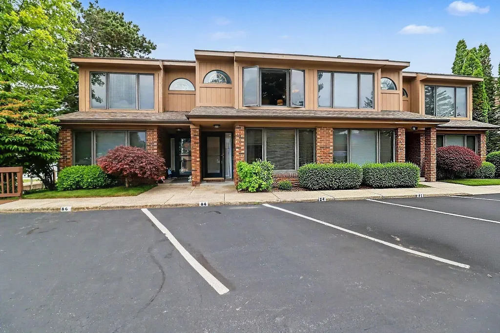 84 Harbor Drive Ludington City MI 49431