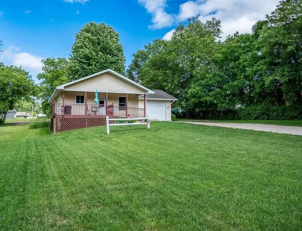 38 N Elm Street Hesperia Village MI 49421
