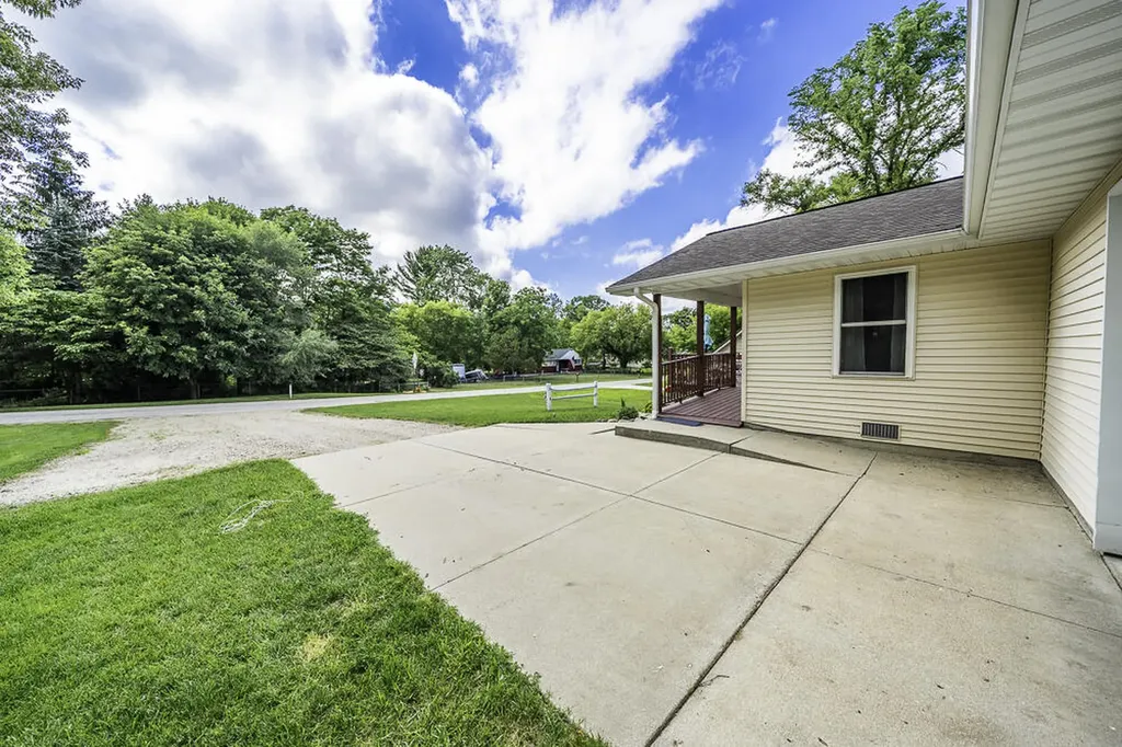 38 N Elm Street Hesperia Village MI 49421