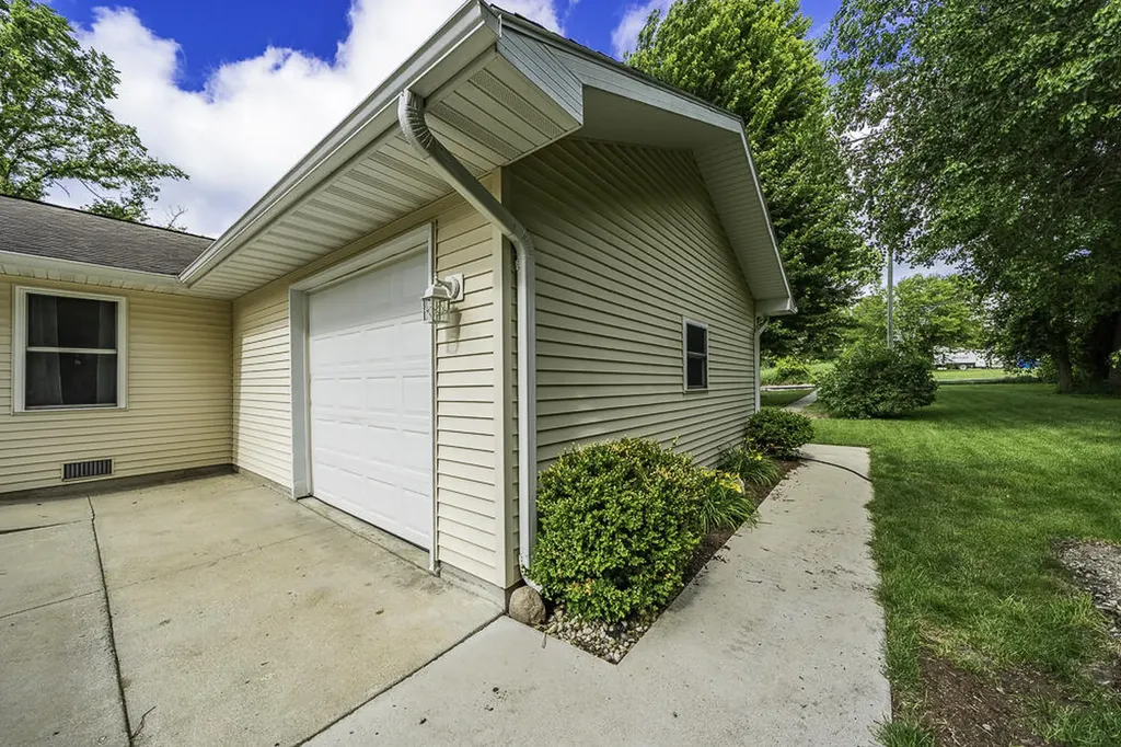 38 N Elm Street Hesperia Village MI 49421