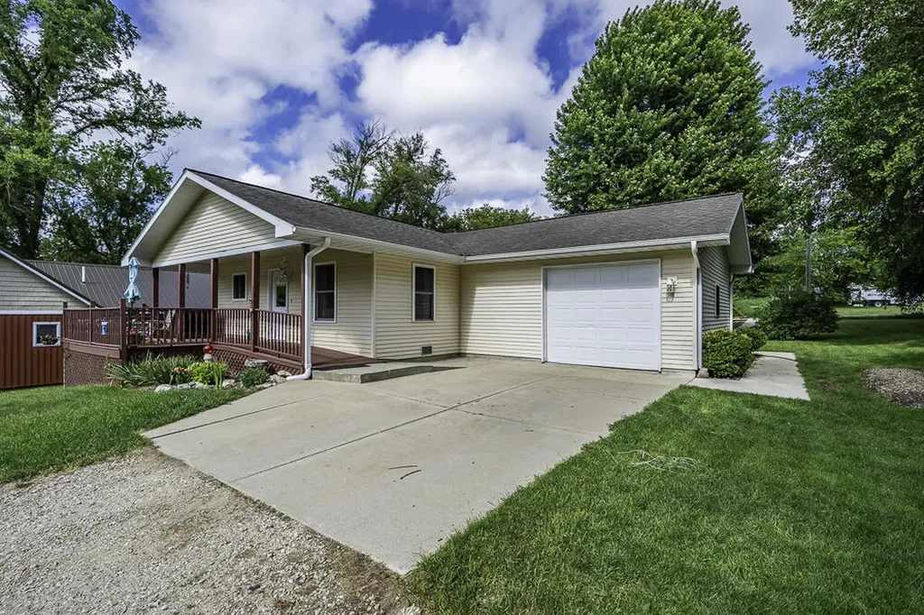 38 N Elm Street Hesperia Village MI 49421