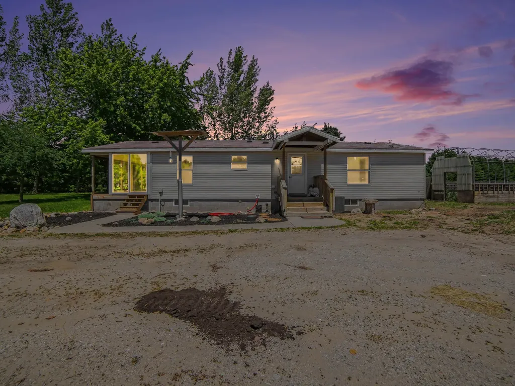 1904 N 48th Avenue Golden Township MI 49436