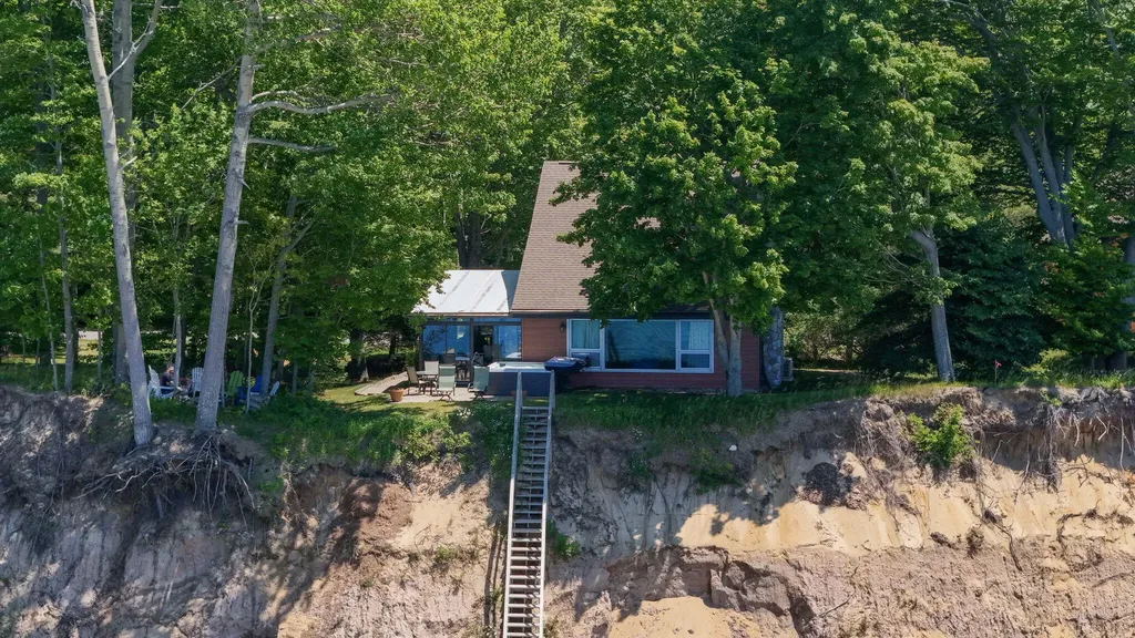 4616 W Fox Farm Road Filer Charter Township MI 49660