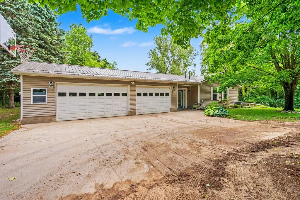 2430 W Woodrow Road Shelby Township MI 49455